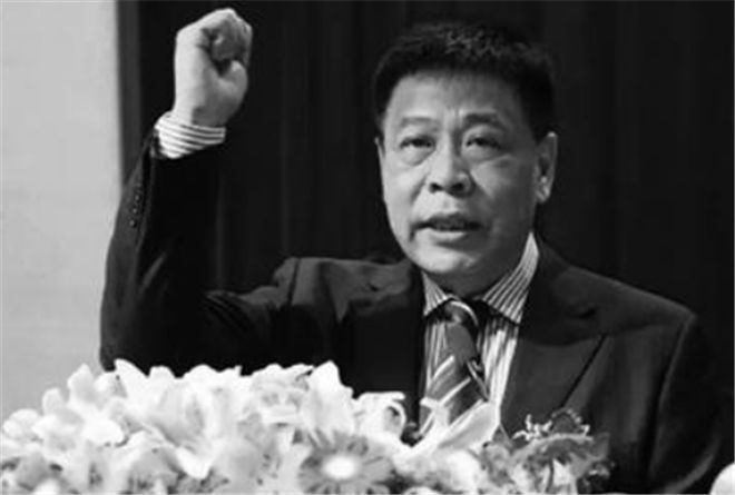 半岛官网：庄启传：曾是一名工人33岁当厂长一手打造出“雕牌”(图6)