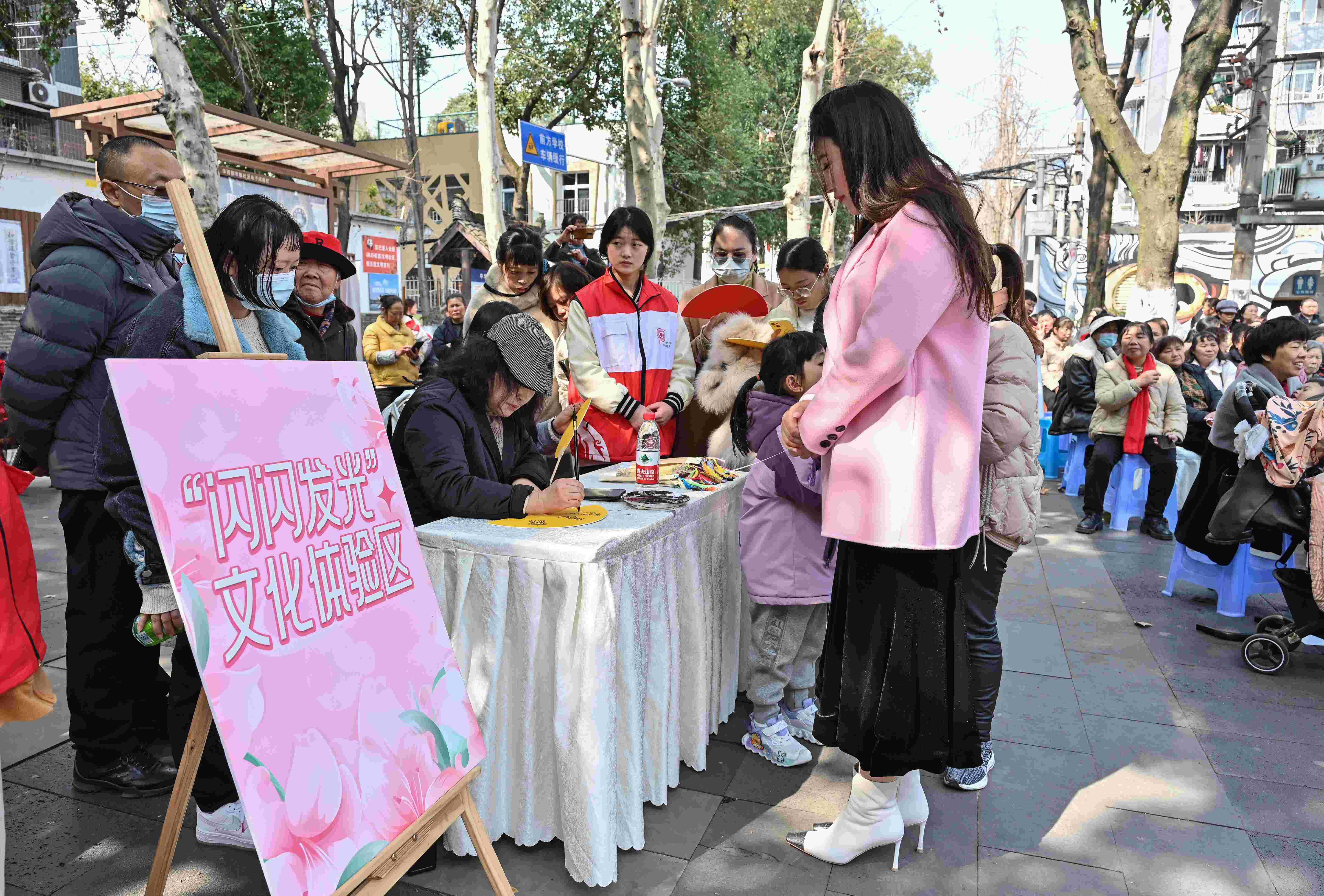 半岛官网：成都高新区各新时代文明实践所（站） 开展庆祝国际妇女节文明实践主题活动(图2)